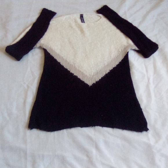 White, Brown and Black sweater - Picture 3 of 6